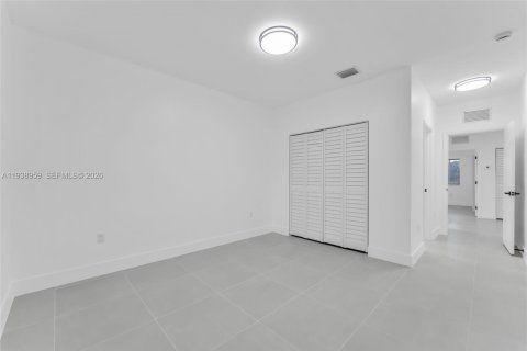 Immobilier commercial à vendre à Miami, Floride № 2001895 - photo 12