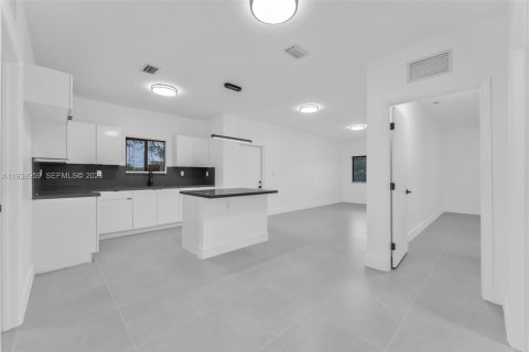 Immobilier commercial à vendre à Miami, Floride № 2001895 - photo 8