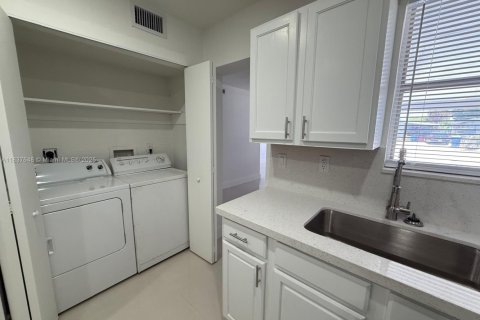 Villa ou maison à louer à Riviera Beach, Floride: 3 chambres, 99.31 m2 № 2040191 - photo 12