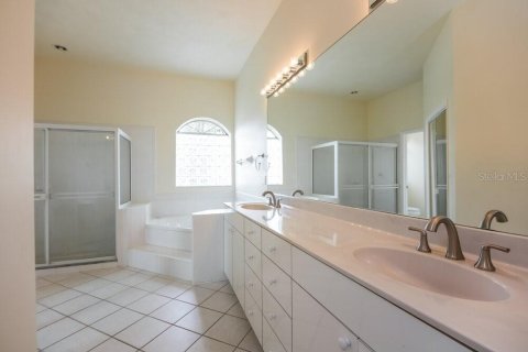 Villa ou maison à louer à Cape Coral, Floride: 3 chambres, 201.78 m2 № 1918009 - photo 10