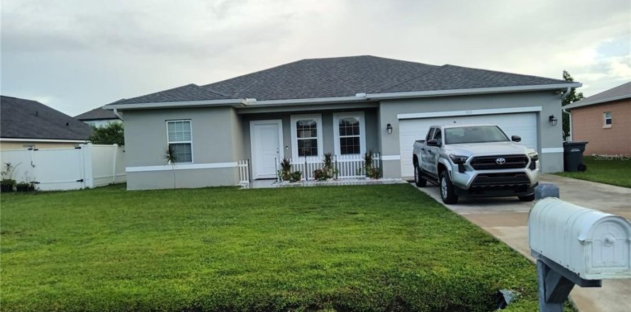 Casa en Kissimmee, Florida 3 dormitorios, 133.31 m2 № 2108627