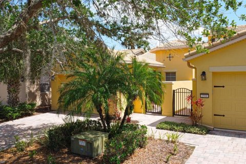 Townhouse in Poinciana, Florida 2 bedrooms, 142.98 sq.m. № 1733621 - photo 3