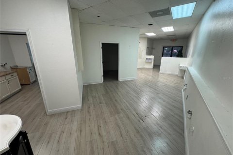 Снять в аренду коммерческую недвижимость в Спринг-Хилл, Флорида 92.9м2, № 2228156 - фото 7