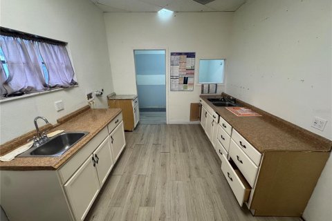 Снять в аренду коммерческую недвижимость в Спринг-Хилл, Флорида 92.9м2, № 2228156 - фото 9