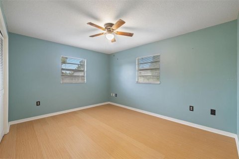 Купить виллу или дом в Спринг-Хилл, Флорида 6 комнат, 130.99м2, № 1899884 - фото 24