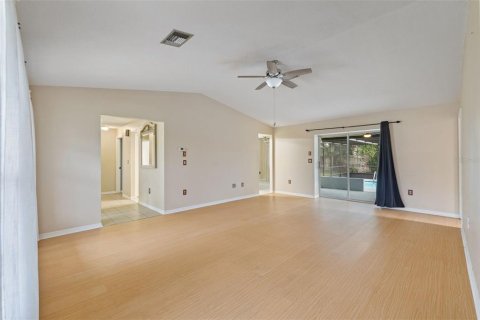 Купить виллу или дом в Спринг-Хилл, Флорида 6 комнат, 130.99м2, № 1899884 - фото 7