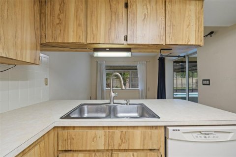 Купить виллу или дом в Спринг-Хилл, Флорида 6 комнат, 130.99м2, № 1899884 - фото 11