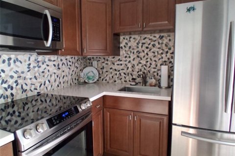 Condo in Margate, Florida, 1 bedroom  № 1892098 - photo 1