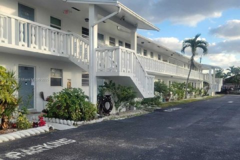 Condo in Margate, Florida, 1 bedroom  № 1892098 - photo 10