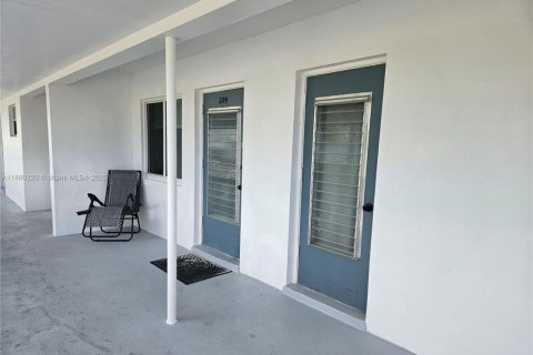 Condo in Margate, Florida, 1 bedroom  № 1892098 - photo 9