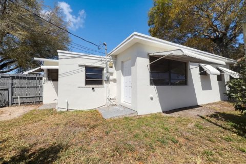 House in Miami, Florida 4 bedrooms, 155.43 sq.m. № 2044755 - photo 5