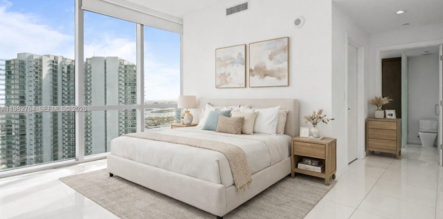 Кондоминиум с 3 спальнями в Майами, Флорида № 2050778