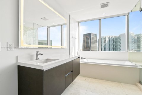 Купить кондоминиум в Майами, Флорида 3 спальни, 204.76м2, № 2050778 - фото 30