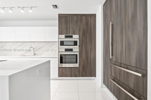 Купить кондоминиум в Майами, Флорида 3 спальни, 204.76м2, № 2050778 - фото 17
