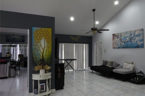 House in Miramar, Florida 4 bedrooms, 201.88 sq.m. № 1865722 - photo 5