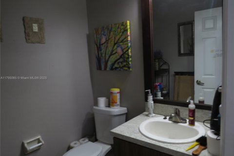 House in Miramar, Florida 4 bedrooms, 201.88 sq.m. № 1865722 - photo 8