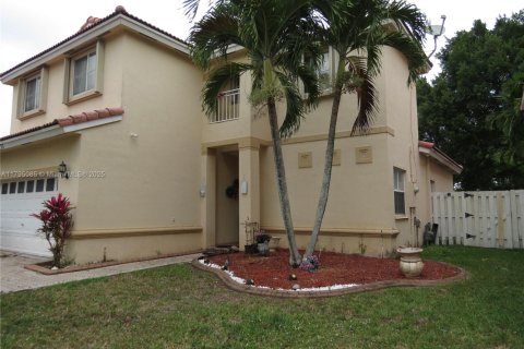 House in Miramar, Florida 4 bedrooms, 201.88 sq.m. № 1865722 - photo 1