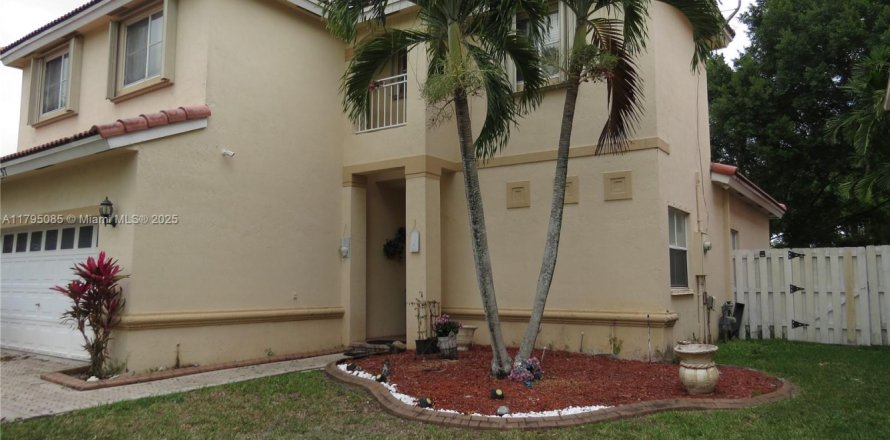 House in Miramar, Florida 4 bedrooms, 201.88 sq.m. № 1865722