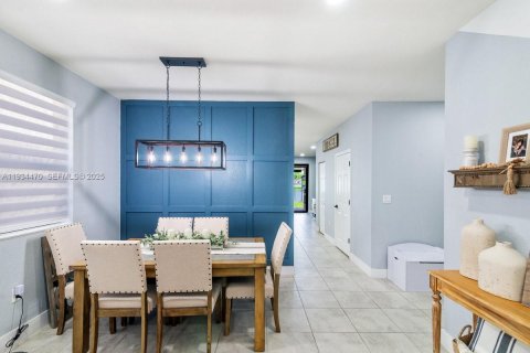 House in Homestead, Florida 3 bedrooms, 231.98 sq.m. № 1994111 - photo 4