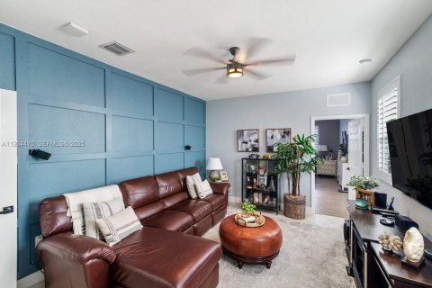 House in Homestead, Florida 3 bedrooms, 231.98 sq.m. № 1994111 - photo 8