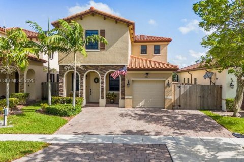 House in Homestead, Florida 3 bedrooms, 231.98 sq.m. № 1994111 - photo 1