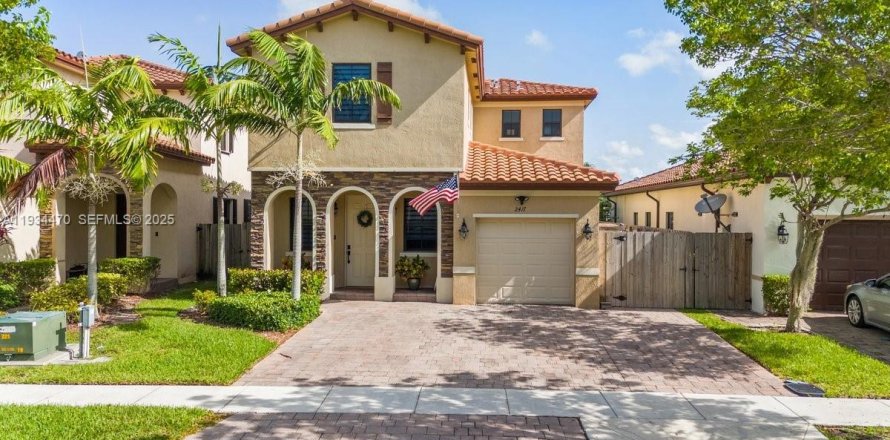 House in Homestead, Florida 3 bedrooms, 231.98 sq.m. № 1994111