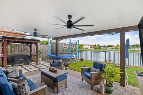 House in Homestead, Florida 3 bedrooms, 231.98 sq.m. № 1994111 - photo 30