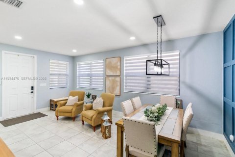 House in Homestead, Florida 3 bedrooms, 231.98 sq.m. № 1994111 - photo 3