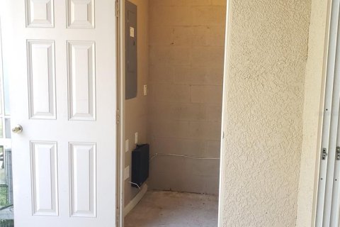 Adosado en alquiler en Spring Hill, Florida, 2 dormitorios, 124.02 m2 № 2114974 - foto 9