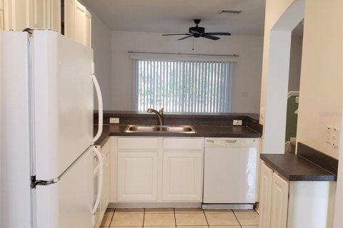 Adosado en alquiler en Spring Hill, Florida, 2 dormitorios, 124.02 m2 № 2114974 - foto 4