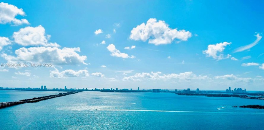 Condo à Miami, Floride, 2 chambres  № 2035296