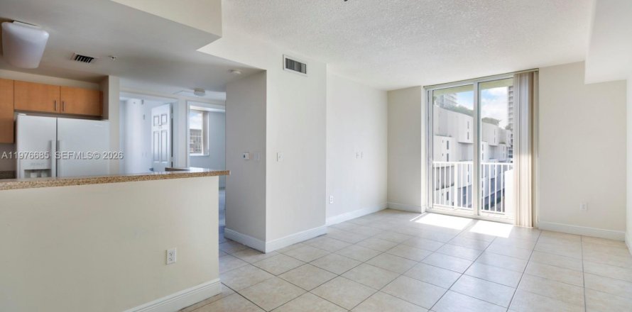 Apartment in Miami, Florida 2 bedrooms, 91.69 sq.m. № 2040563