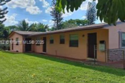 Propiedad comercial en Lauderhill, Florida 222.87 m2 № 2261187