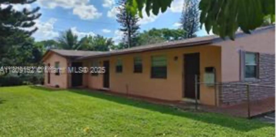 Propiedad comercial en Lauderhill, Florida 222.87 m2 № 2261187