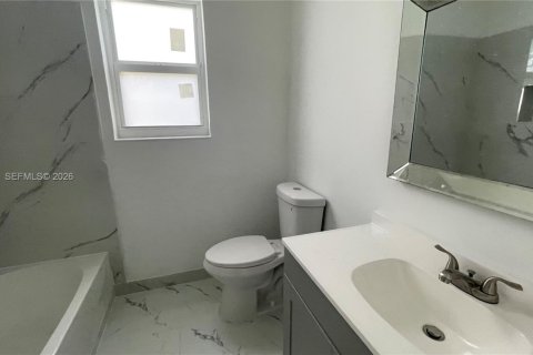 Propiedad comercial en venta en Lauderhill, Florida, 222.87 m2 № 2261187 - foto 3