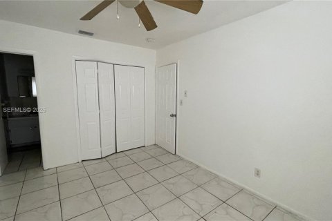 Propiedad comercial en venta en Lauderhill, Florida, 222.87 m2 № 2261187 - foto 14
