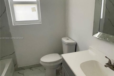 Propiedad comercial en venta en Lauderhill, Florida, 222.87 m2 № 2261187 - foto 9