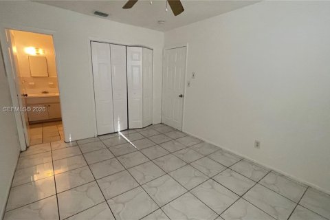 Propiedad comercial en venta en Lauderhill, Florida, 222.87 m2 № 2261187 - foto 18