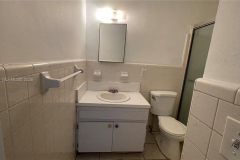 Propiedad comercial en venta en Lauderhill, Florida, 222.87 m2 № 2261187 - foto 19