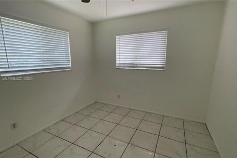 Propiedad comercial en venta en Lauderhill, Florida, 222.87 m2 № 2261187 - foto 10