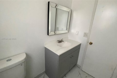 Propiedad comercial en venta en Lauderhill, Florida, 222.87 m2 № 2261187 - foto 6