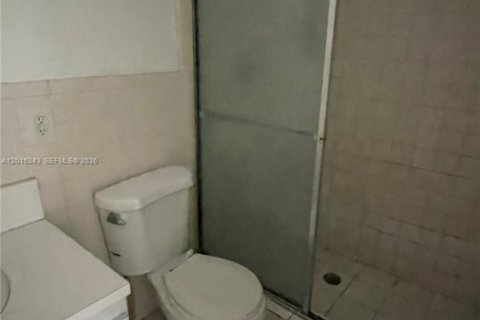 Propiedad comercial en venta en Lauderhill, Florida, 222.87 m2 № 2261187 - foto 12