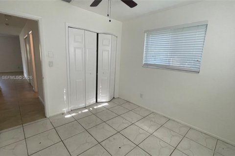 Propiedad comercial en venta en Lauderhill, Florida, 222.87 m2 № 2261187 - foto 15