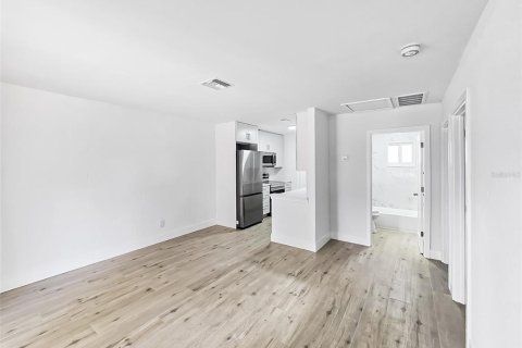Commercial property in Palmetto, Florida 8 bedrooms, 113.71 sq.m. № 2259330 - photo 7
