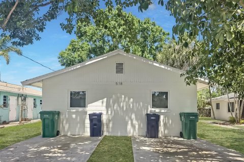 Commercial property in Palmetto, Florida 8 bedrooms, 113.71 sq.m. № 2259330 - photo 2