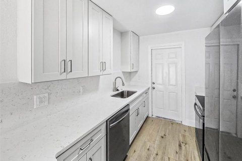 Commercial property in Palmetto, Florida 8 bedrooms, 113.71 sq.m. № 2259330 - photo 13