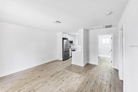 Commercial property in Palmetto, Florida 8 bedrooms, 113.71 sq.m. № 2259330 - photo 14