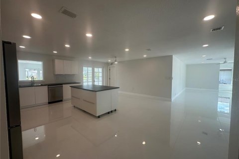 Villa ou maison à louer à Rotonda, Floride: 3 chambres, 164.25 m2 № 2166105 - photo 8