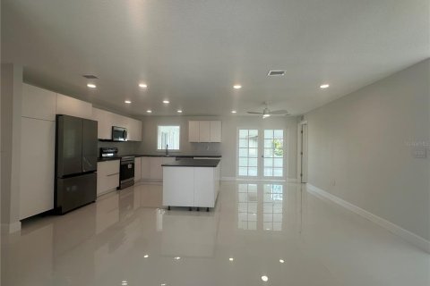 Villa ou maison à louer à Rotonda, Floride: 3 chambres, 164.25 m2 № 2166105 - photo 3