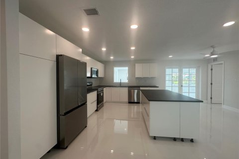 Villa ou maison à louer à Rotonda, Floride: 3 chambres, 164.25 m2 № 2166105 - photo 9